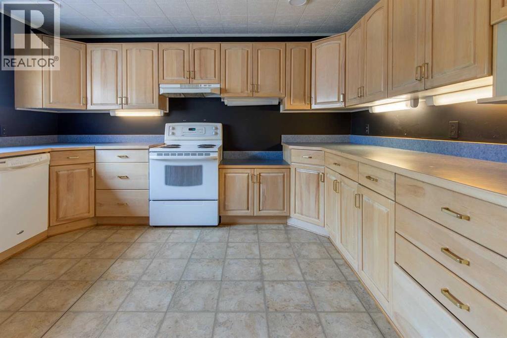 180 E 400 N, Raymond, Alberta  T0K 2S0 - Photo 8 - A2329128