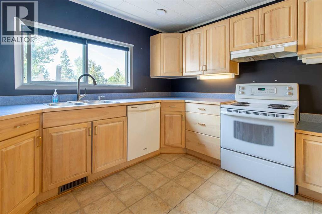 180 E 400 N, Raymond, Alberta  T0K 2S0 - Photo 10 - A2329128