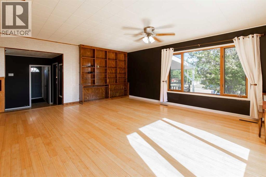 180 E 400 N, Raymond, Alberta  T0K 2S0 - Photo 3 - A2329128