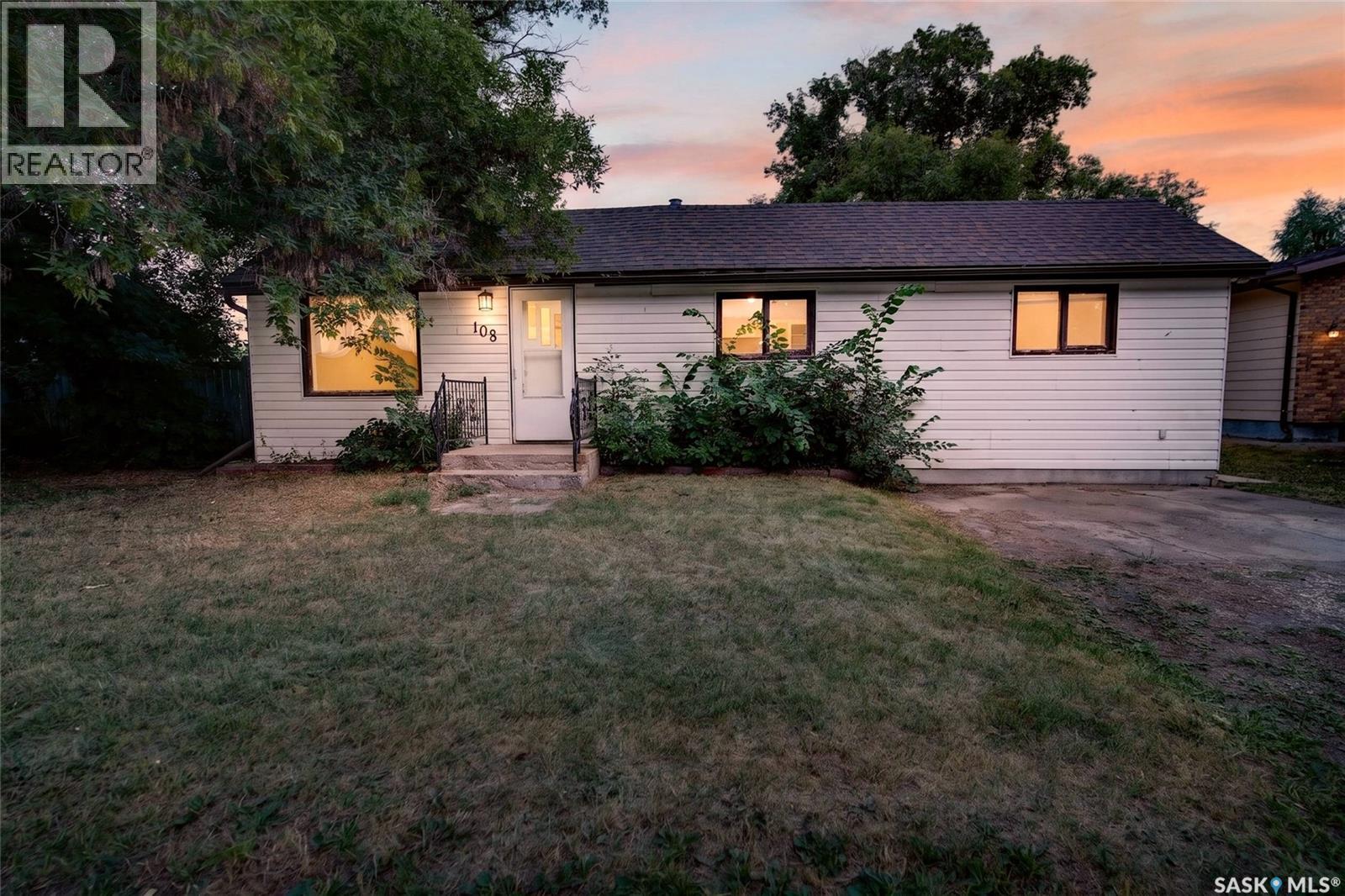 108 1st AVENUE W, Vanscoy, Saskatchewan