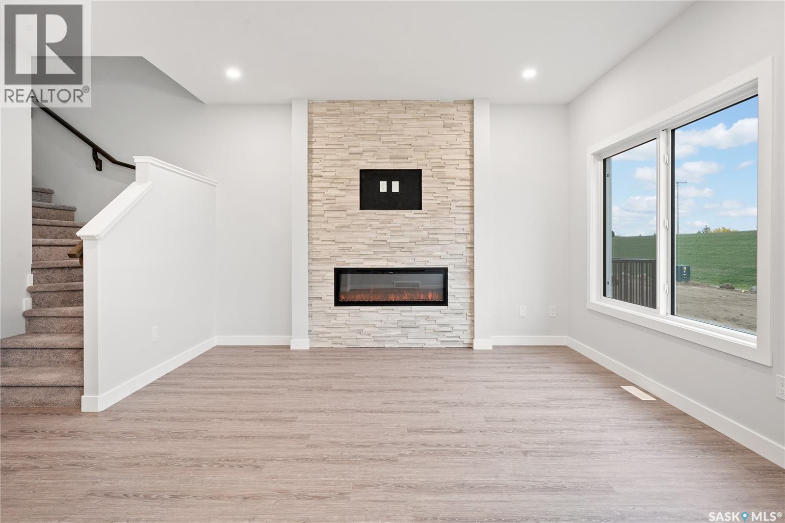 2973 Green Turtle Road, Regina, Saskatchewan  S4V 4G4 - Photo 3 - SK044092