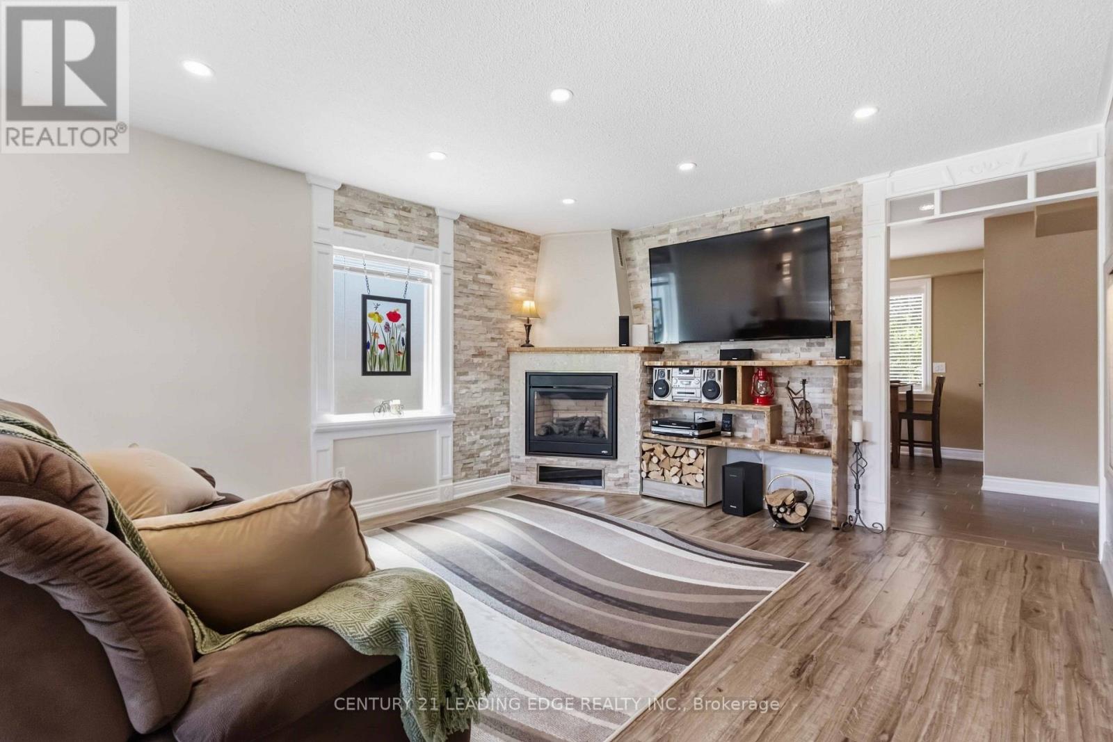1128 Valley Court N, Oshawa, Ontario  L1J 3M5 - Photo 6 - E13576560