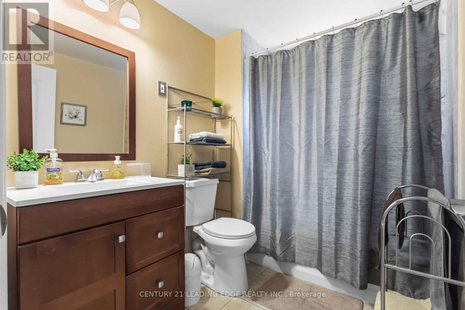 1128 Valley Court N, Oshawa, Ontario  L1J 3M5 - Photo 17 - E13576560