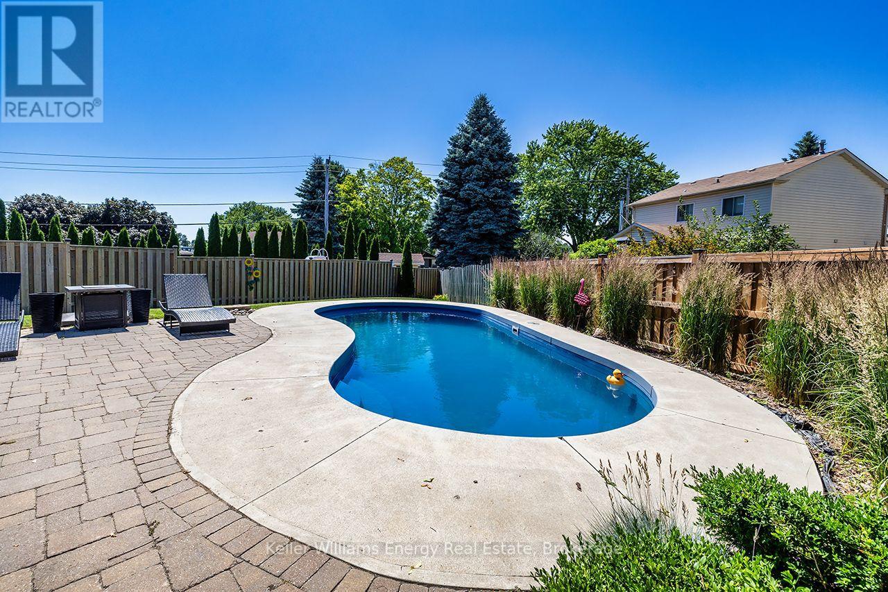 329 Challenger Court, Clarington, Ontario  L1B 1K4 - Photo 3 - E13643870