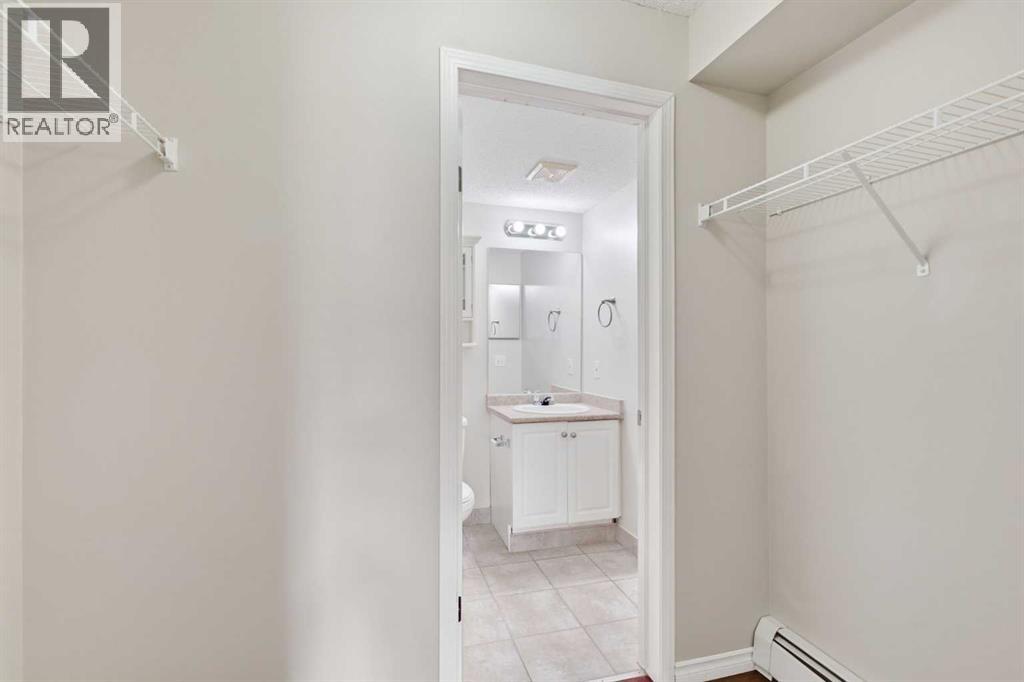 56v, 17 Country Village Bay NE, Calgary, Alberta  T3K 5Z3 - Photo 10 - A2335212