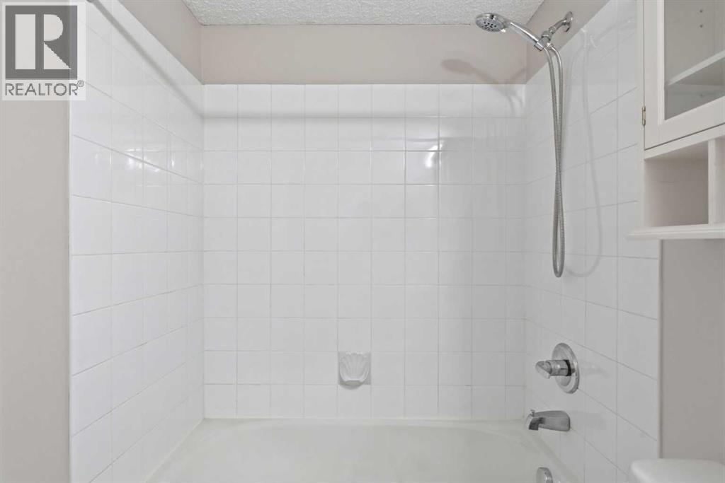 56v, 17 Country Village Bay NE, Calgary, Alberta  T3K 5Z3 - Photo 12 - A2335212