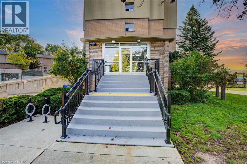 283 Fairway Road N Unit# 201, Kitchener, Ontario  N2A 2P1 - Photo 3 - 40811953