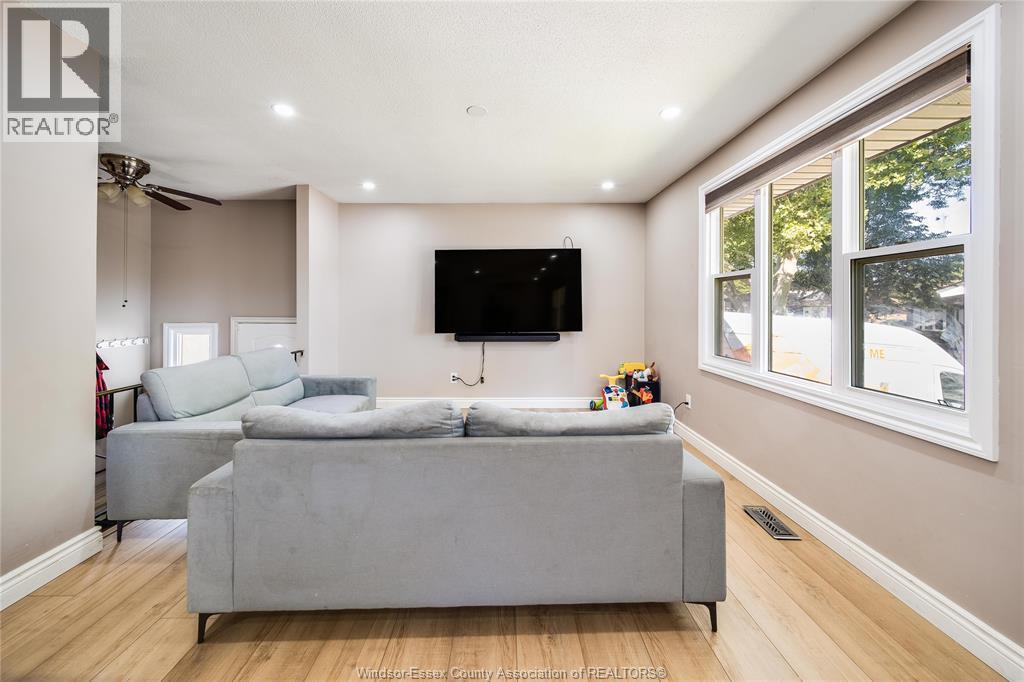 9633 Avery Unit# Upper, Windsor, Ontario  N8R 2C1 - Photo 11 - 26018599