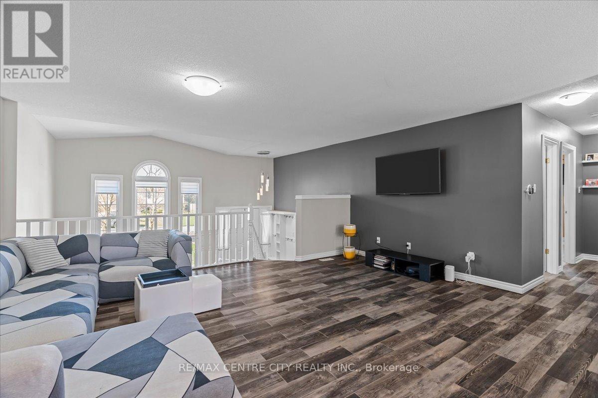 19 Dell Drive, Strathroy-Caradoc, Ontario  N7G 1C6 - Photo 7 - X13441478