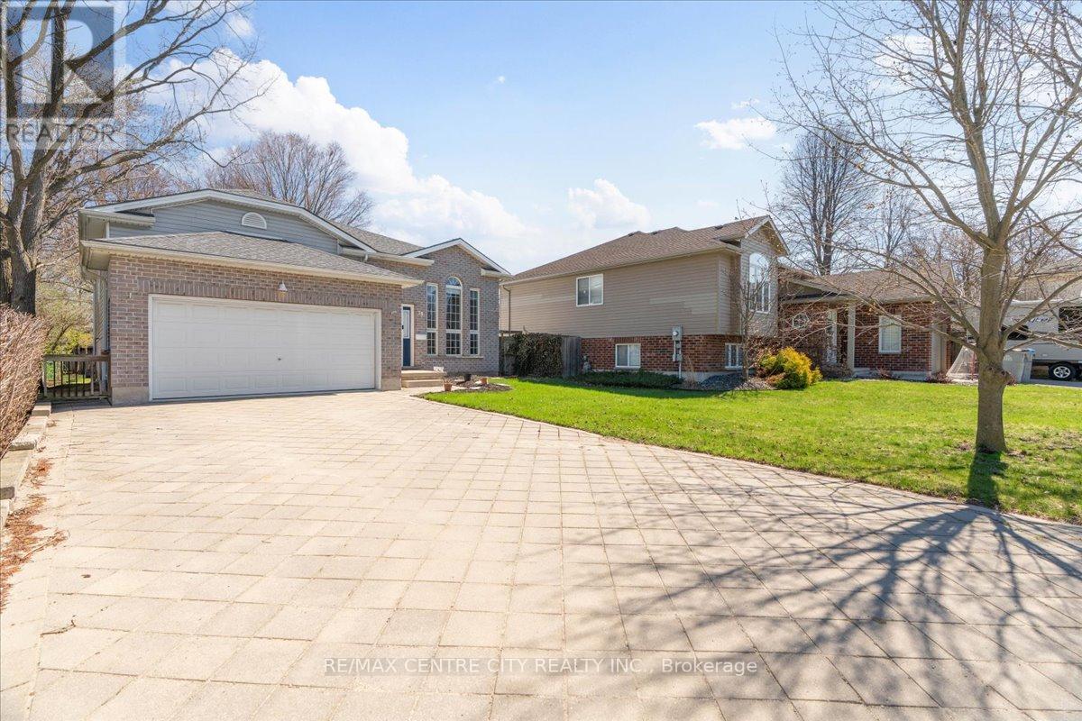 19 Dell Drive, Strathroy-Caradoc, Ontario  N7G 1C6 - Photo 3 - X13441478