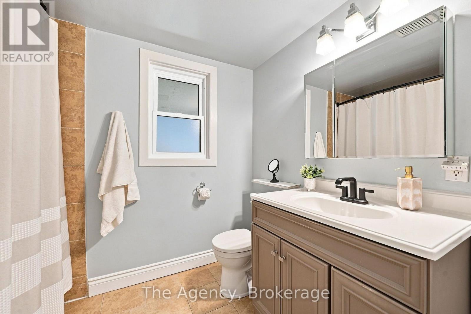 703 Newman Crescent, Whitby, Ontario  L1N 1M7 - Photo 19 - E13644316