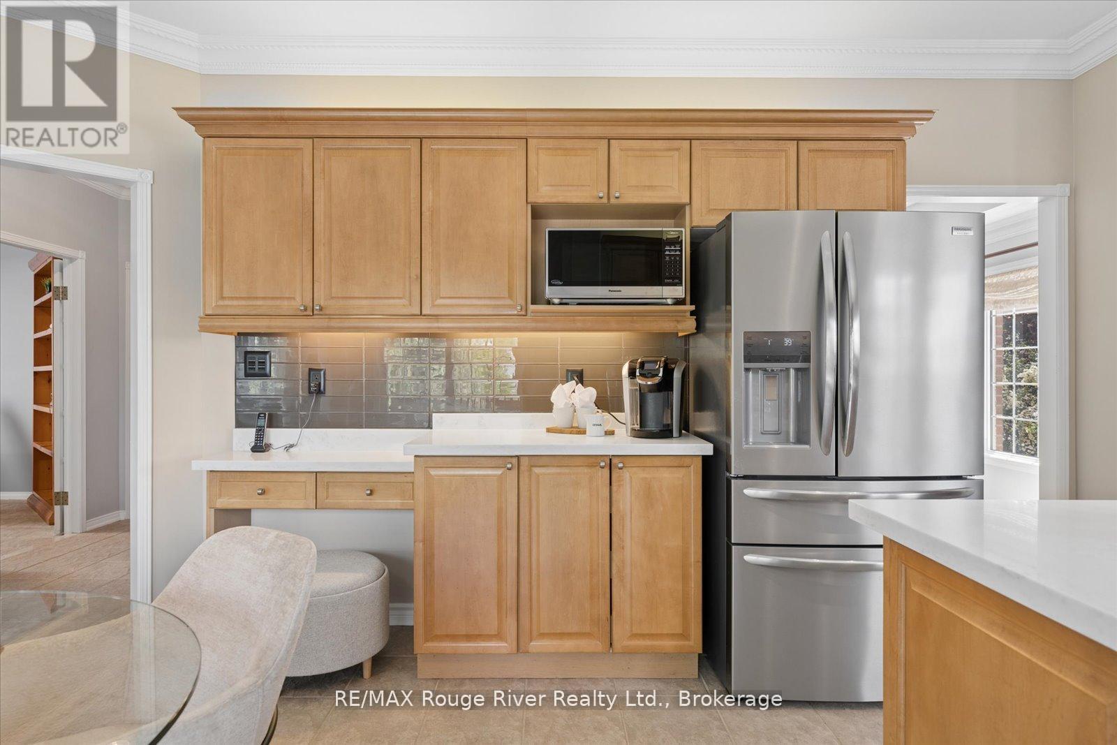 8 Briggs Crescent, Whitby, Ontario  L1M 0H5 - Photo 10 - E13644332