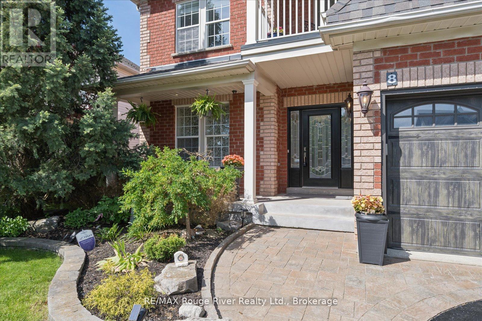8 Briggs Crescent, Whitby, Ontario  L1M 0H5 - Photo 2 - E13644332