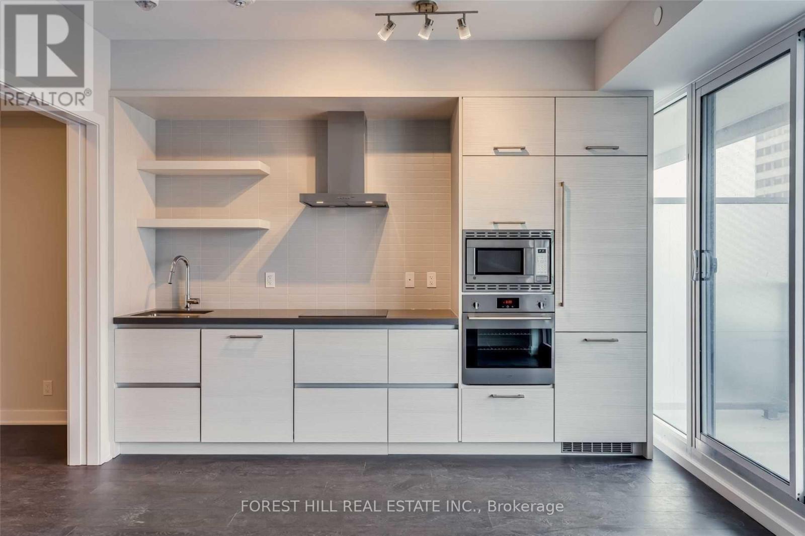 4811 - 2221 YONGE STREET Toronto (Mount Pleasant West), ON M4S 2B4