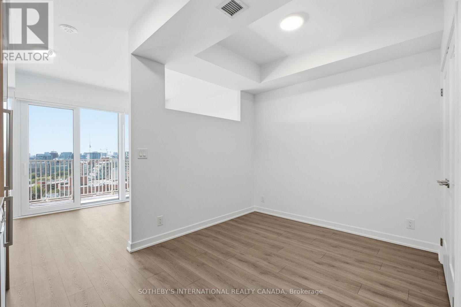 1420 - 88 BATHURST STREET