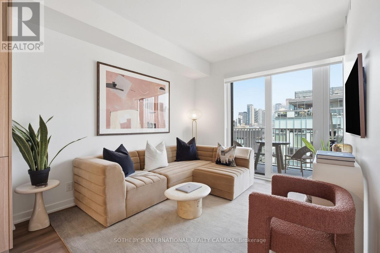1212 - 88 BATHURST STREET