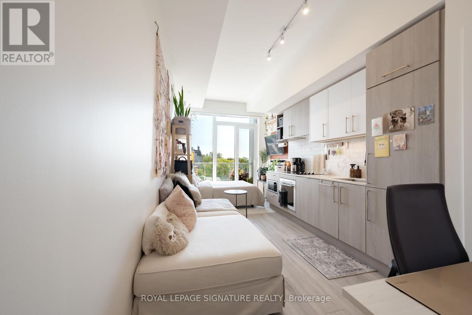 929 - 2020 BATHURST STREET