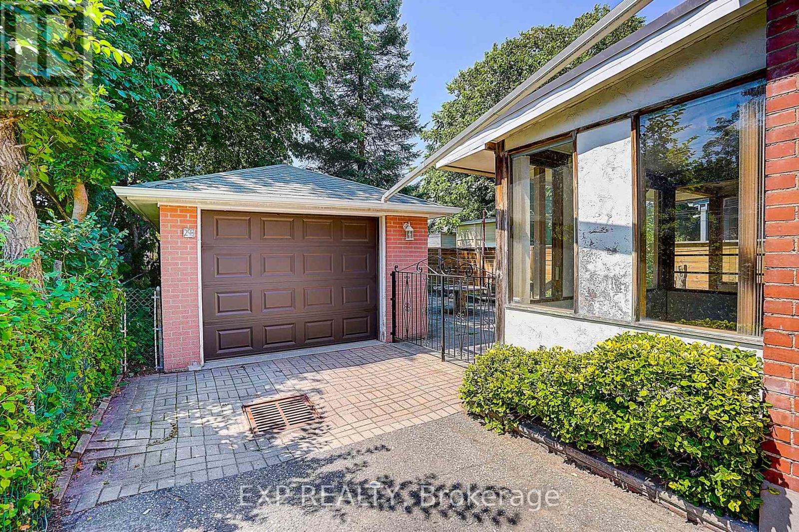 298 Glebemount Avenue, Toronto, Ontario  M4C 3V3 - Photo 33 - E13644288