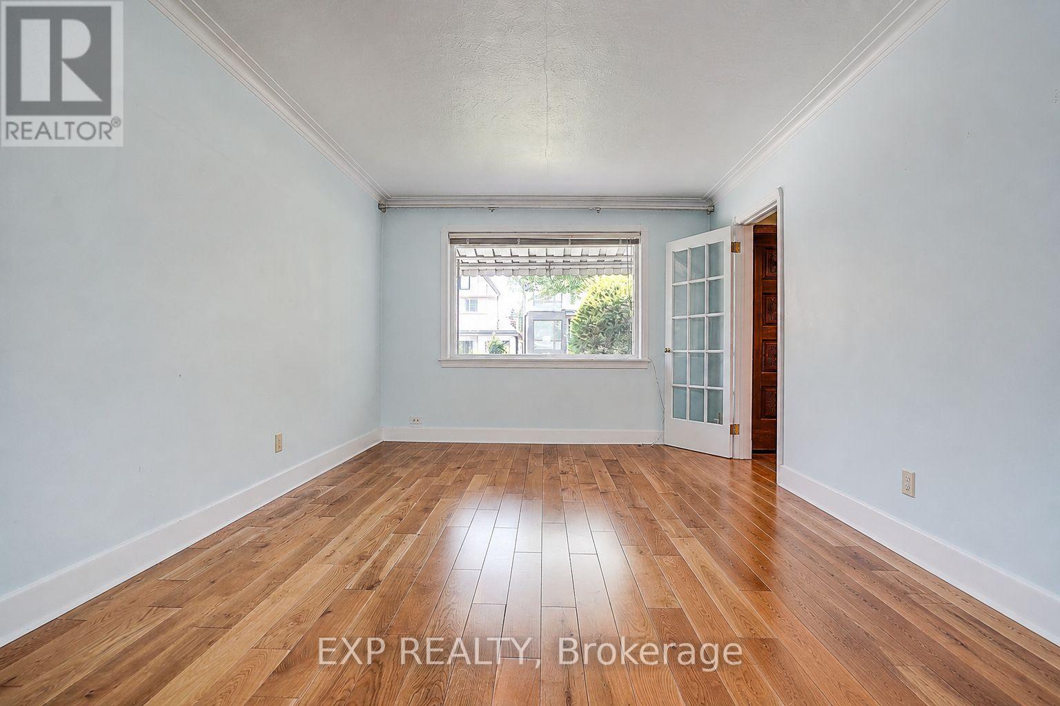 298 Glebemount Avenue, Toronto, Ontario  M4C 3V3 - Photo 5 - E13644288