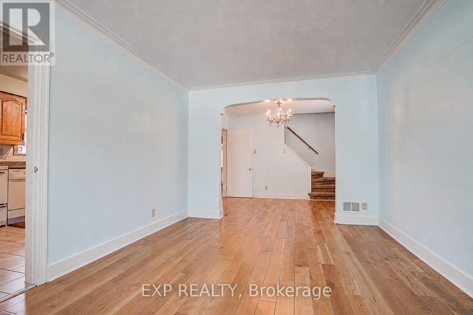 298 Glebemount Avenue, Toronto, Ontario  M4C 3V3 - Photo 6 - E13644288