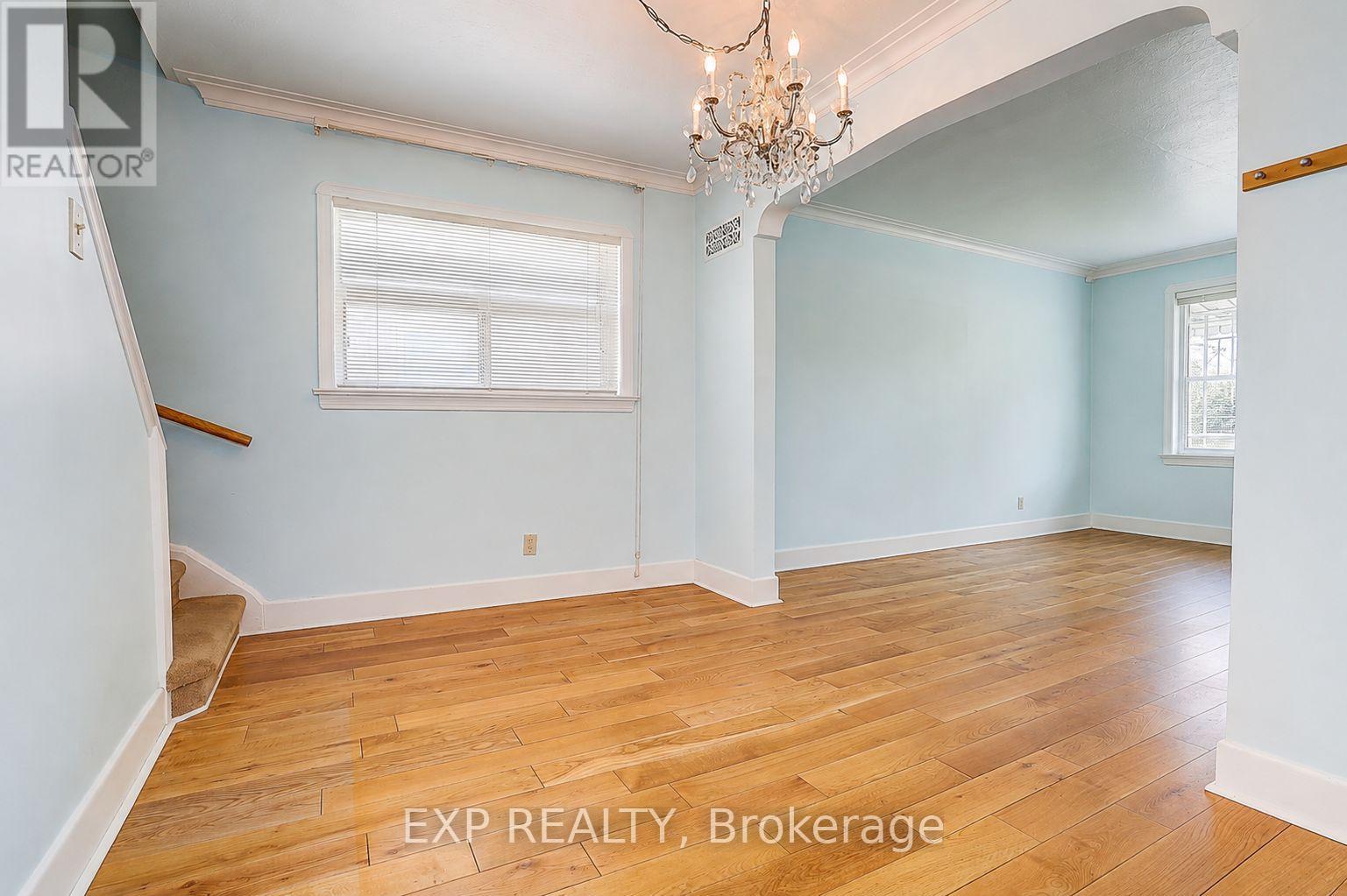 298 Glebemount Avenue, Toronto, Ontario  M4C 3V3 - Photo 7 - E13644288