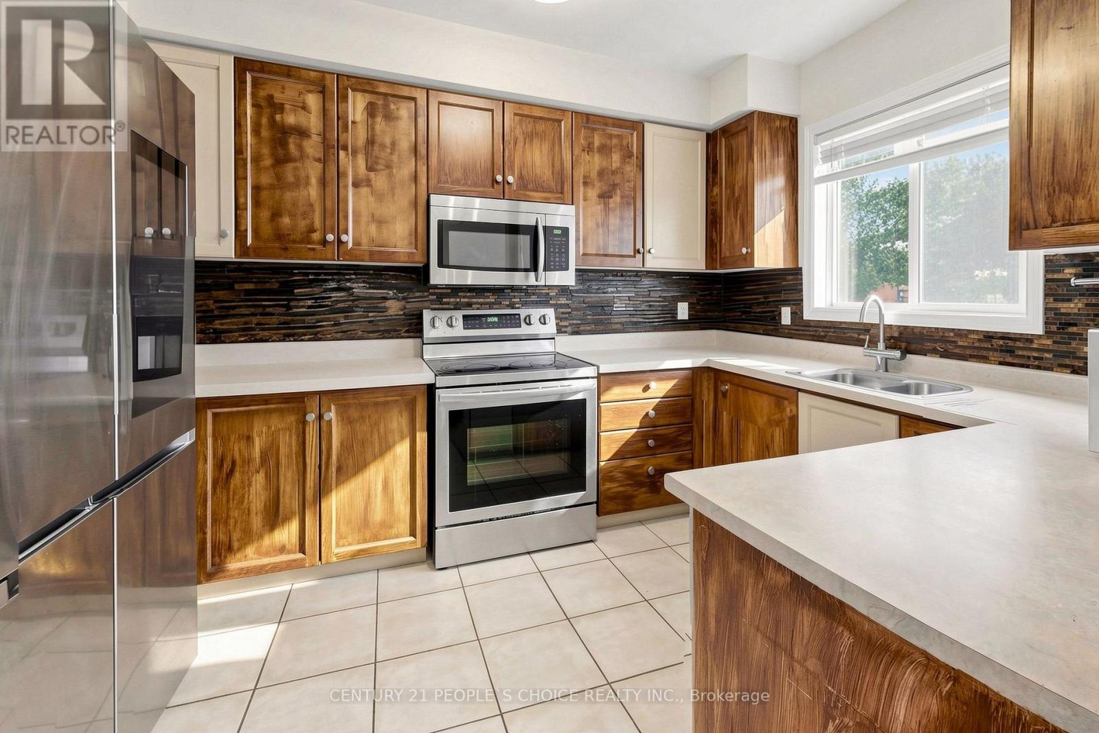 15 - 33 Aspen Park Way, Whitby, Ontario  L1N 9M6 - Photo 10 - E13644330
