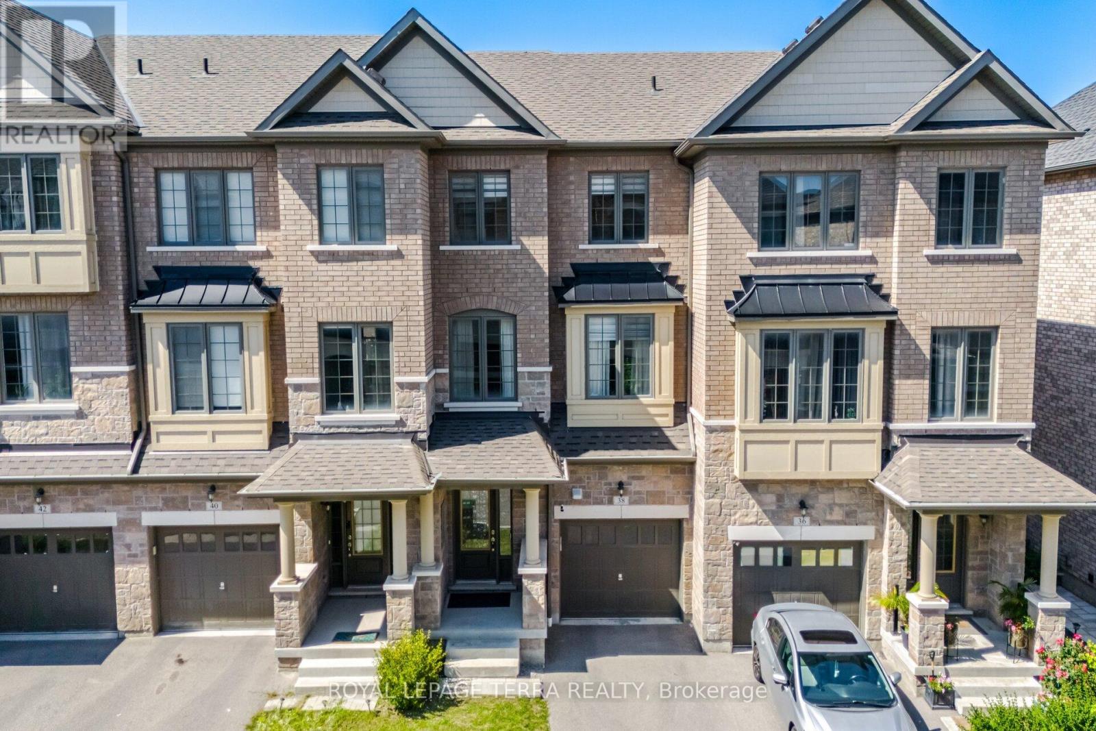 38 Hallmark Way, Whitby, Ontario  L1P 0K2 - Photo 3 - E13644412