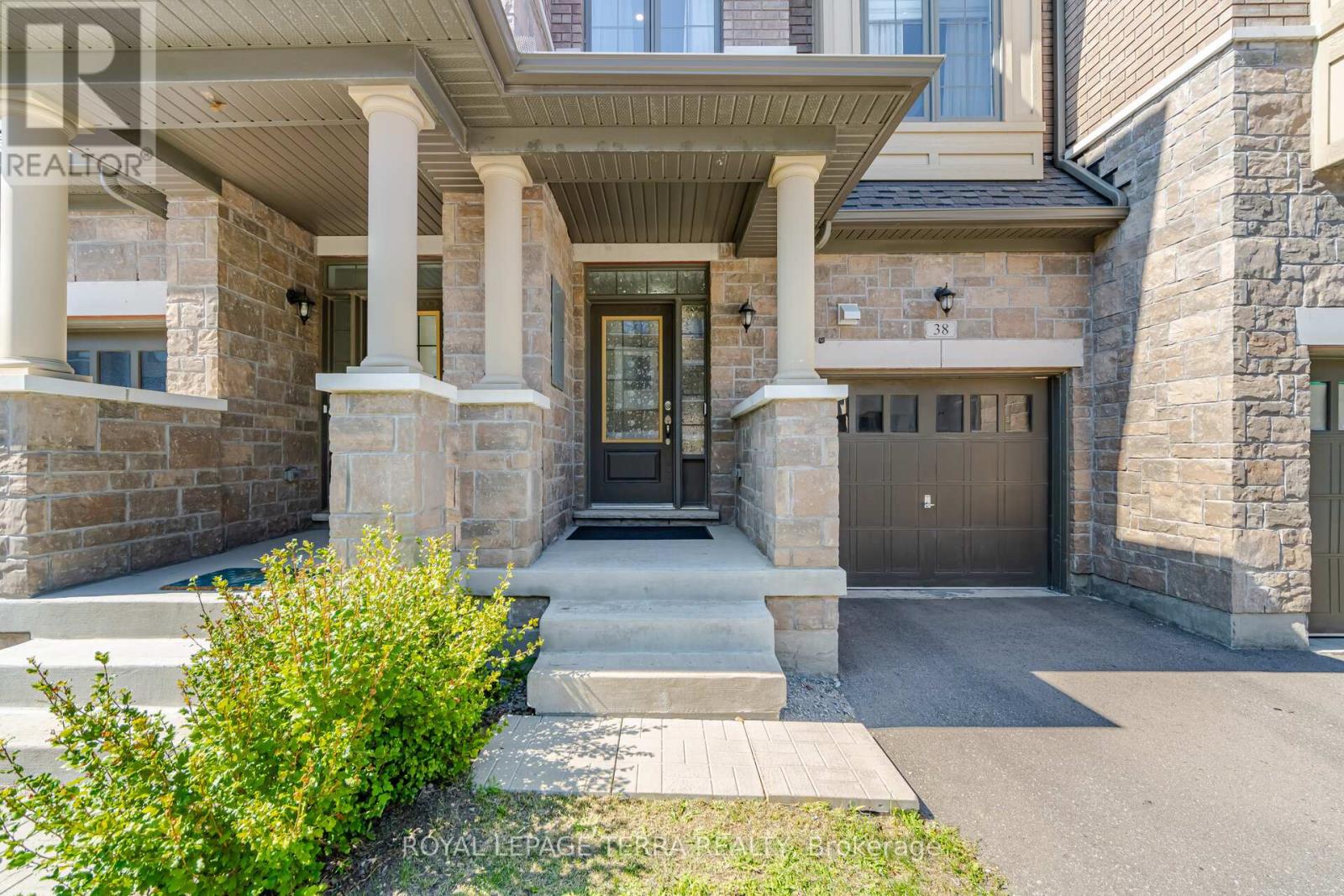 38 Hallmark Way, Whitby, Ontario  L1P 0K2 - Photo 7 - E13644412