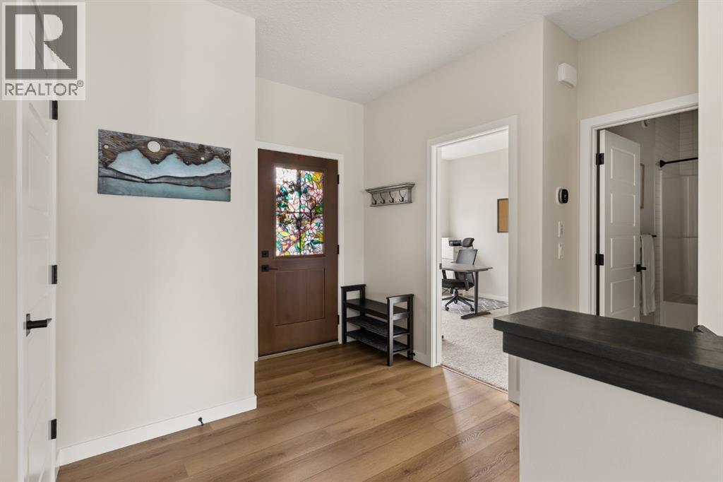 808 Mandalay Link, Carstairs, Alberta  T0M 0N0 - Photo 4 - A2323853
