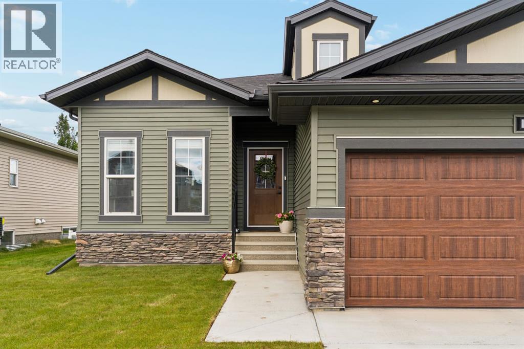 808 Mandalay Link, Carstairs, Alberta  T0M 0N0 - Photo 2 - A2323853