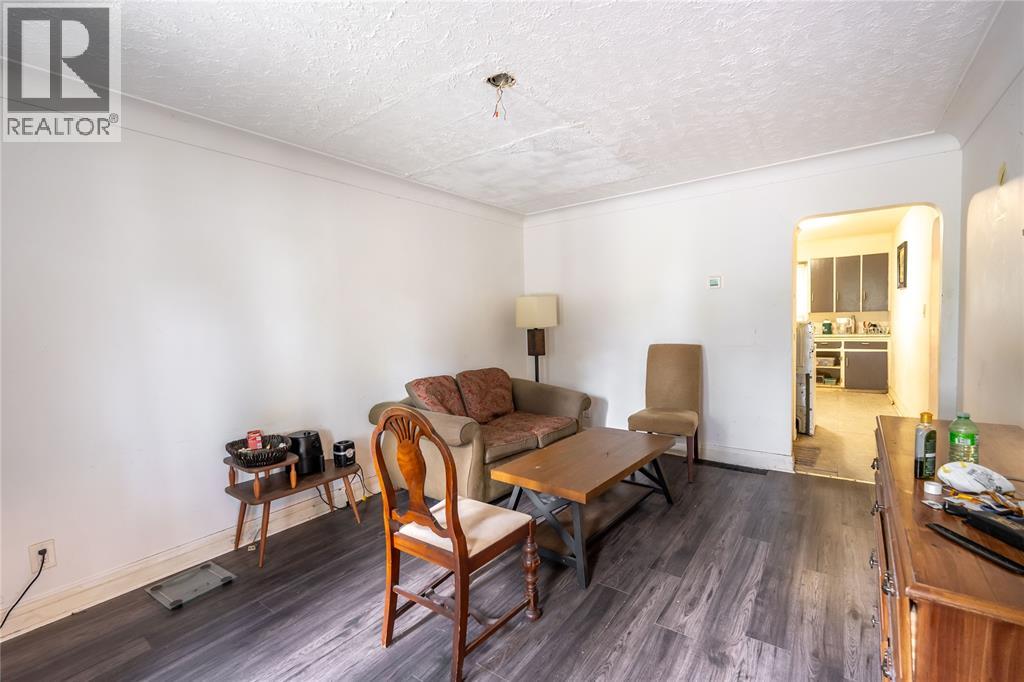 292 Christina Street South, Sarnia, Ontario  N7T 2N5 - Photo 5 - 26019042