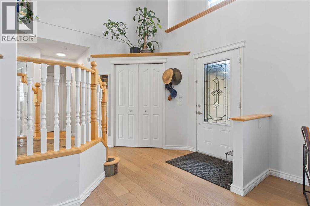 81 Royal Crest Terrace NW, Calgary, Alberta  T3G 4M2 - Photo 6 - A2328877