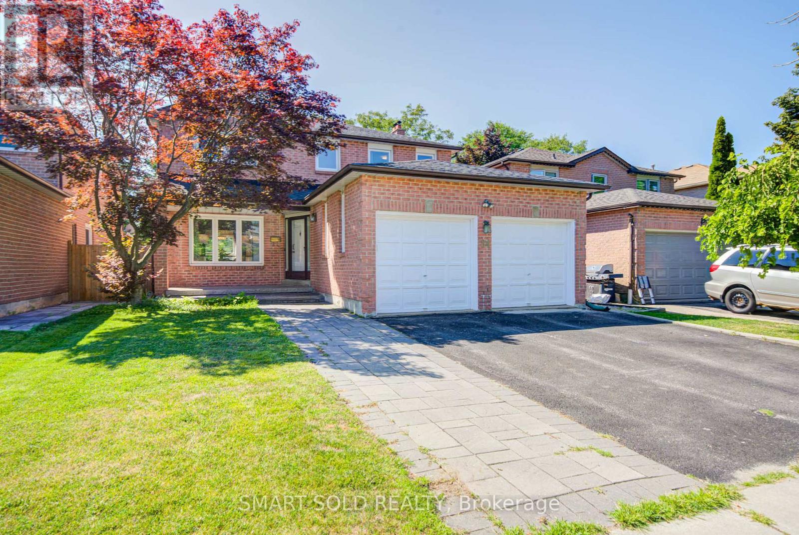 84 O'connor Crescent, Richmond Hill, Ontario  L4C 7N8 - Photo 2 - N13644308