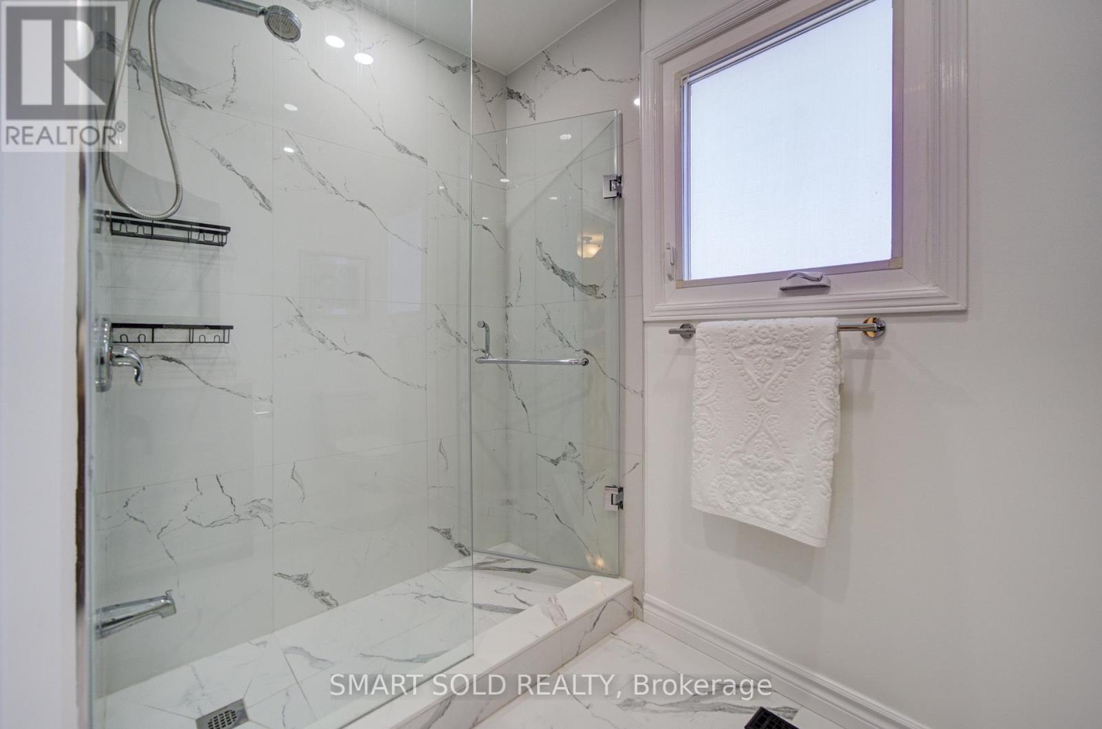 84 O'connor Crescent, Richmond Hill, Ontario  L4C 7N8 - Photo 25 - N13644308