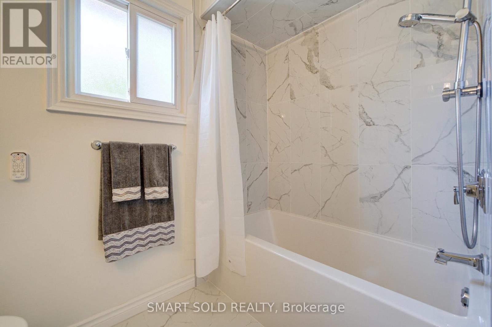 84 O'connor Crescent, Richmond Hill, Ontario  L4C 7N8 - Photo 31 - N13644308