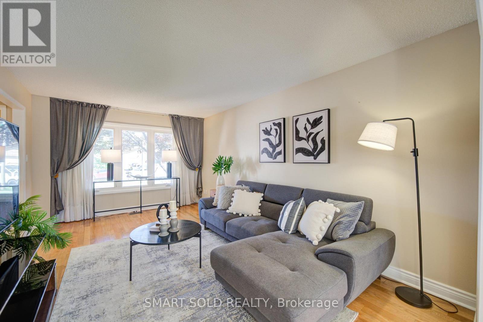 84 O'connor Crescent, Richmond Hill, Ontario  L4C 7N8 - Photo 5 - N13644308