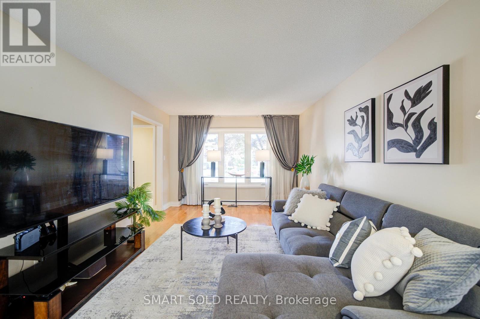 84 O'connor Crescent, Richmond Hill, Ontario  L4C 7N8 - Photo 6 - N13644308
