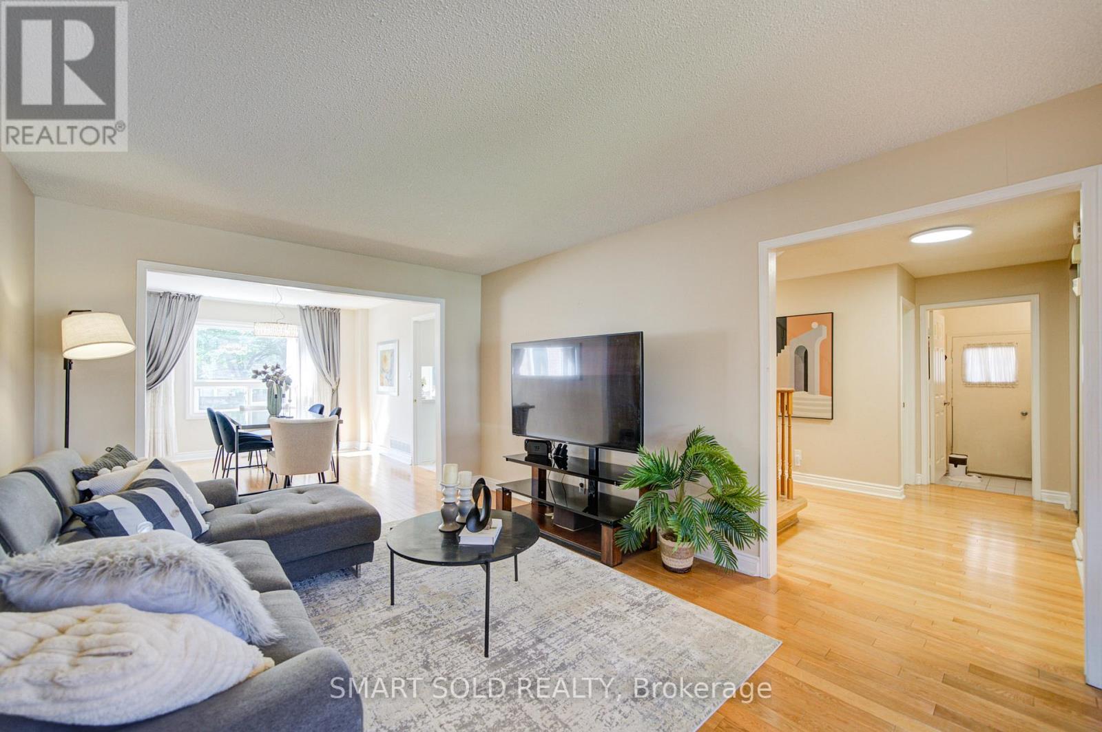 84 O'connor Crescent, Richmond Hill, Ontario  L4C 7N8 - Photo 7 - N13644308