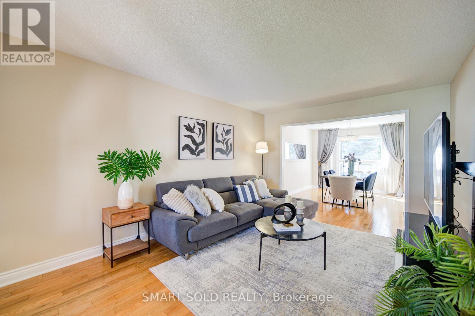 84 O'connor Crescent, Richmond Hill, Ontario  L4C 7N8 - Photo 8 - N13644308