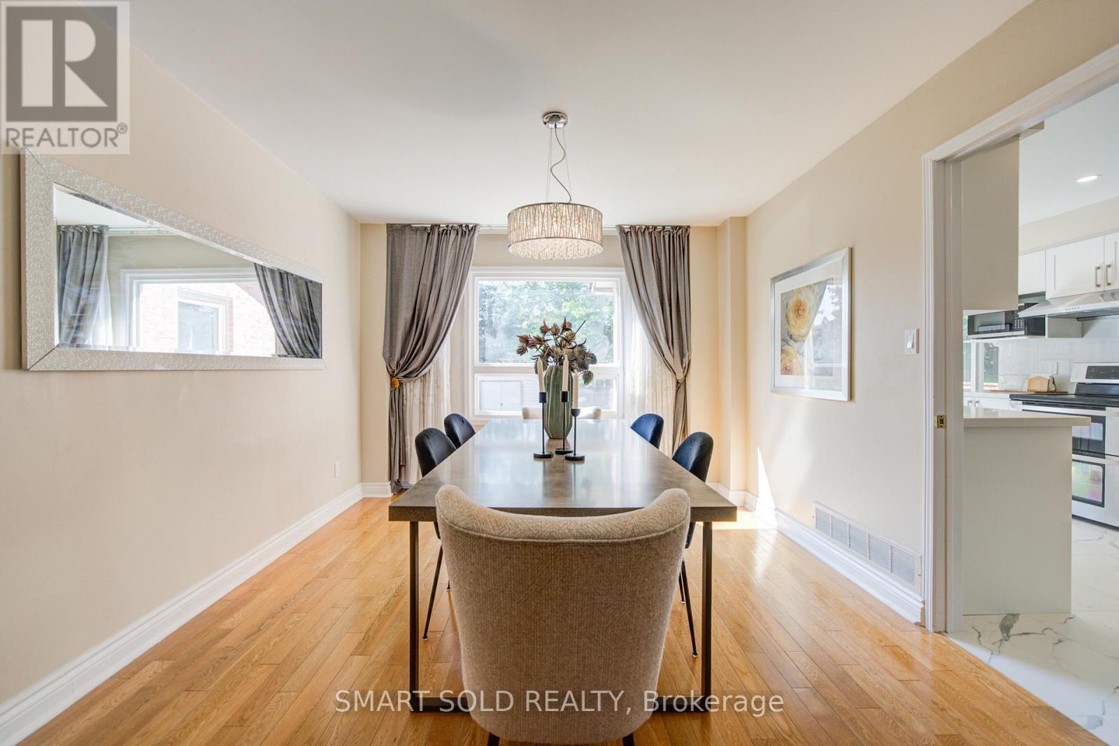84 O'connor Crescent, Richmond Hill, Ontario  L4C 7N8 - Photo 9 - N13644308