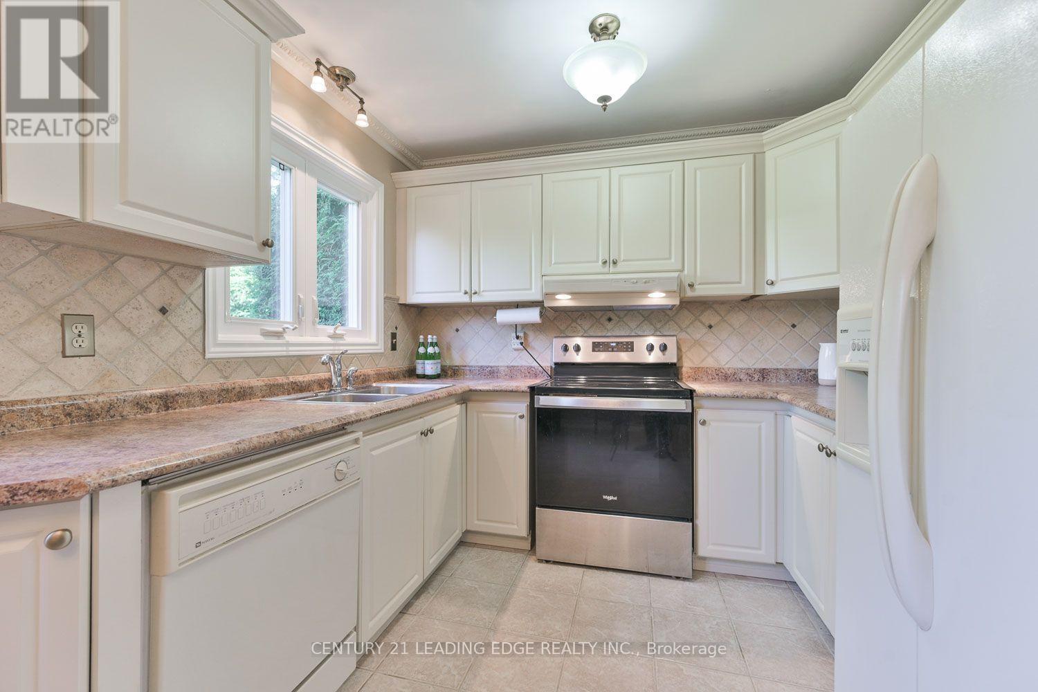 15 Sir Gawaine Place, Markham (Markham Village), Ontario  L3P 3A1 - Photo 13 - N13644354