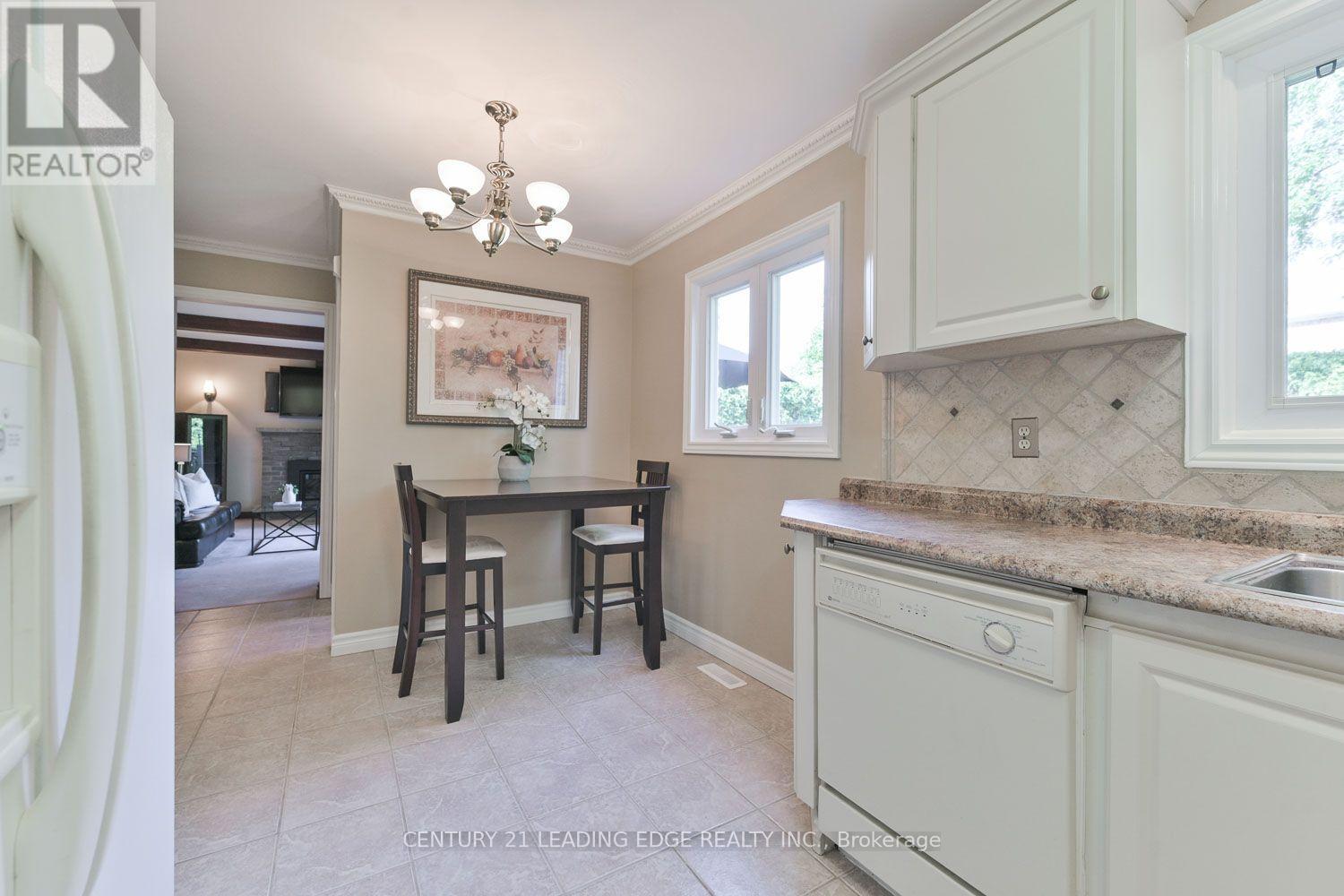 15 Sir Gawaine Place, Markham (Markham Village), Ontario  L3P 3A1 - Photo 14 - N13644354