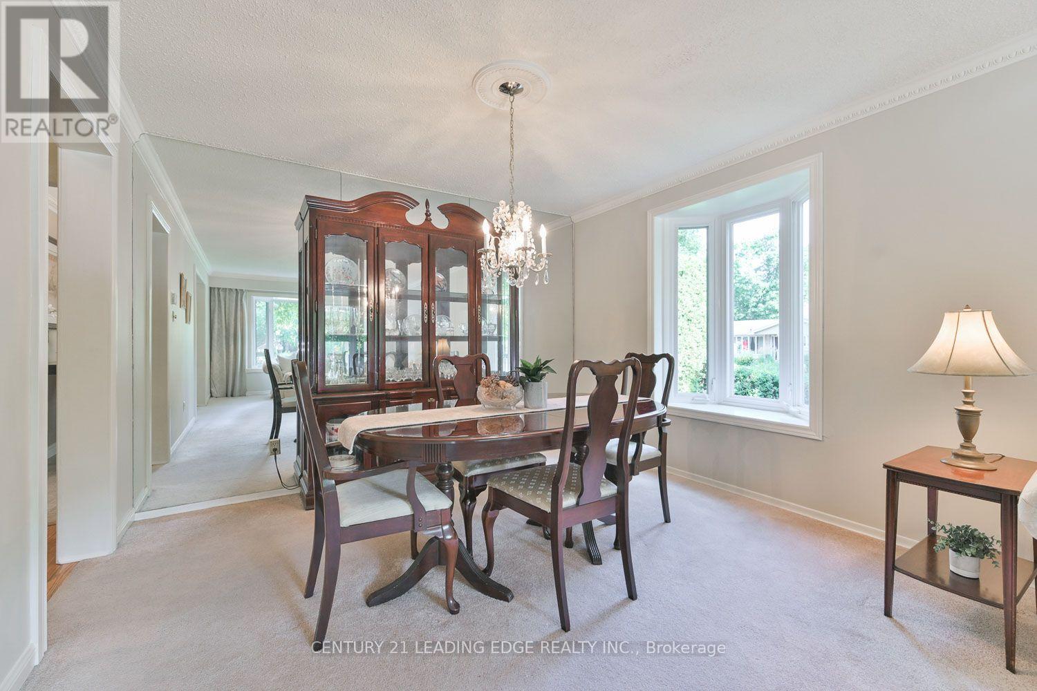15 Sir Gawaine Place, Markham (Markham Village), Ontario  L3P 3A1 - Photo 9 - N13644354