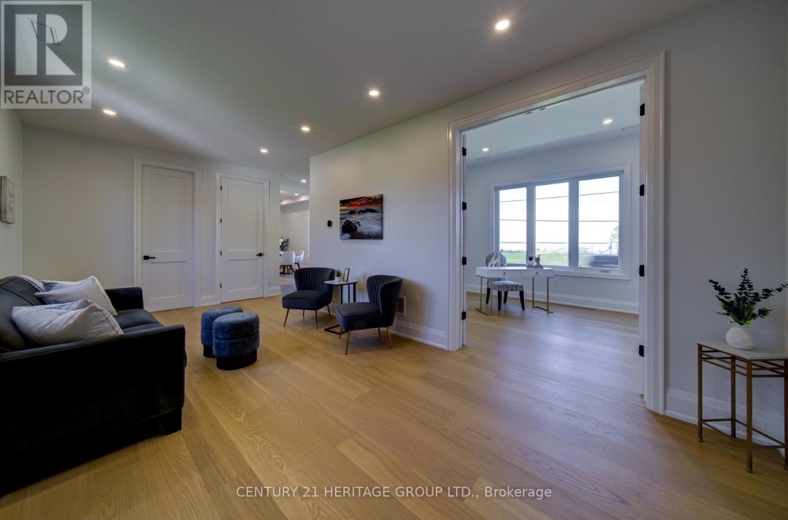 802 Willowview Road, Georgina, Ontario  L0E 1S0 - Photo 14 - N13644386