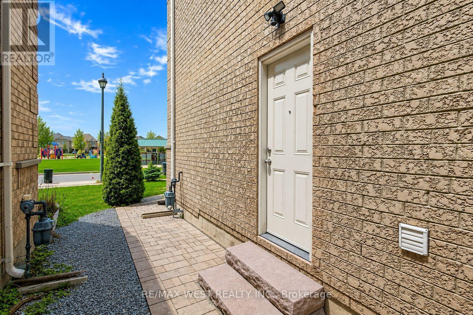 Basement Apartment - 179 Summerlyn Trail, Bradford West Gwillimbury (Bradford), Ontario  L3Z 0E2 - Photo 2 - N13644672