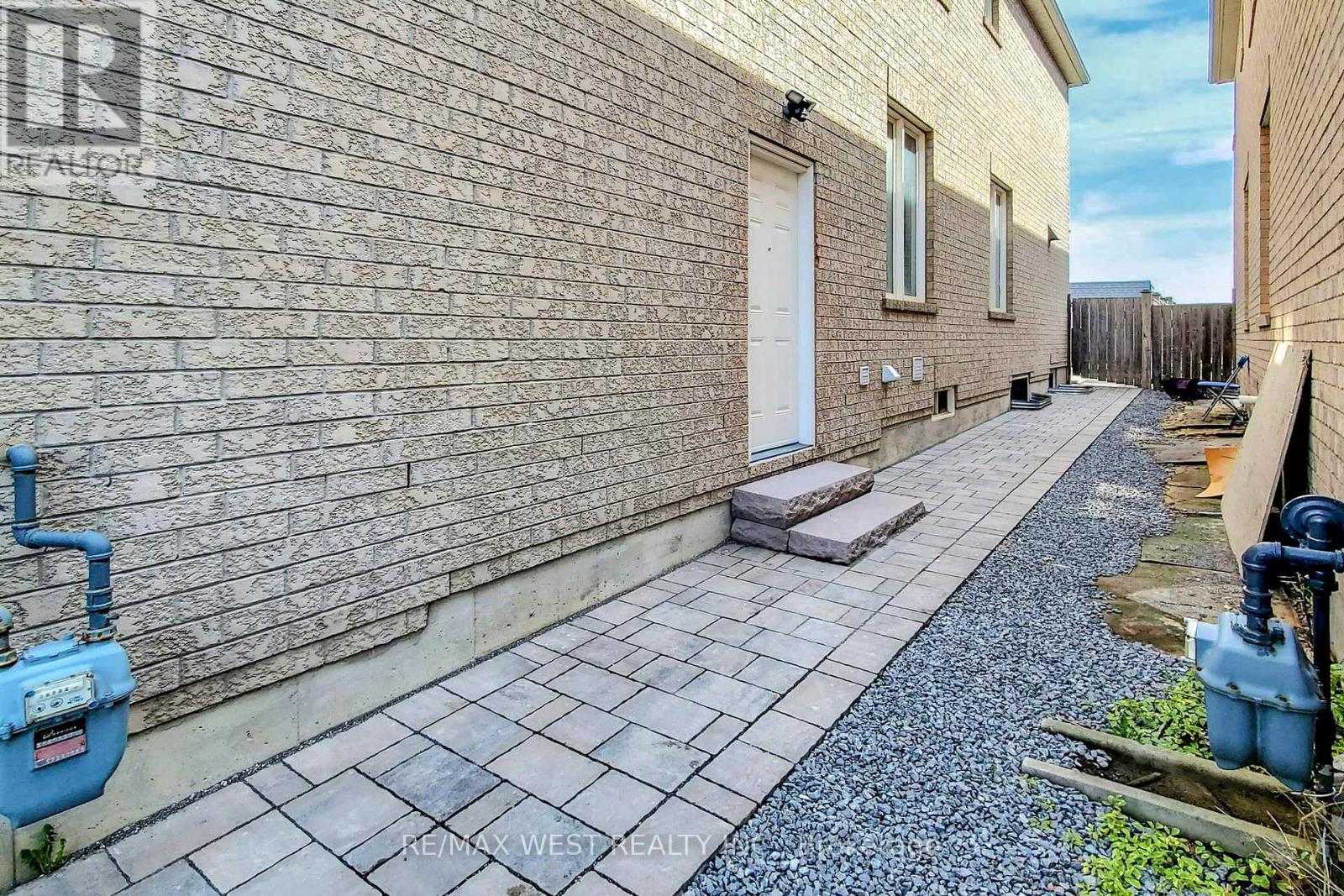 Basement Apartment - 179 Summerlyn Trail, Bradford West Gwillimbury (Bradford), Ontario  L3Z 0E2 - Photo 3 - N13644672