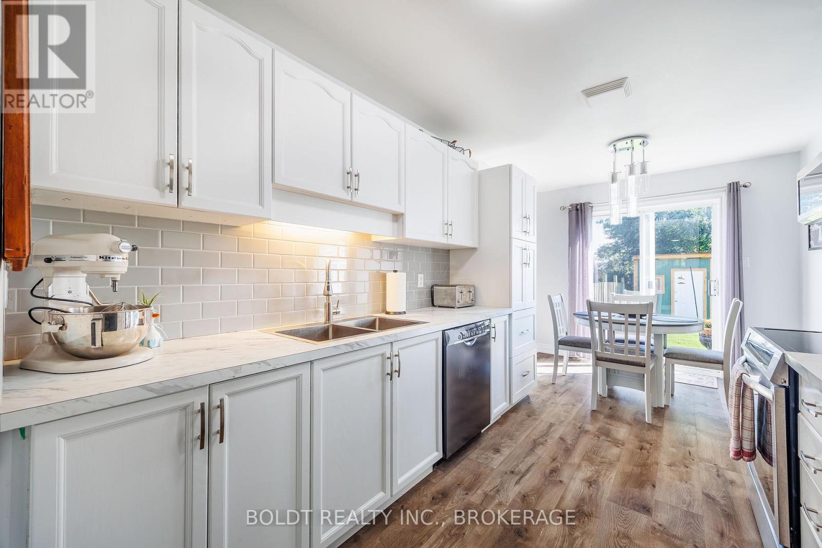 86 Devine Crescent, Thorold, Ontario  L2V 5A4 - Photo 4 - X13644346