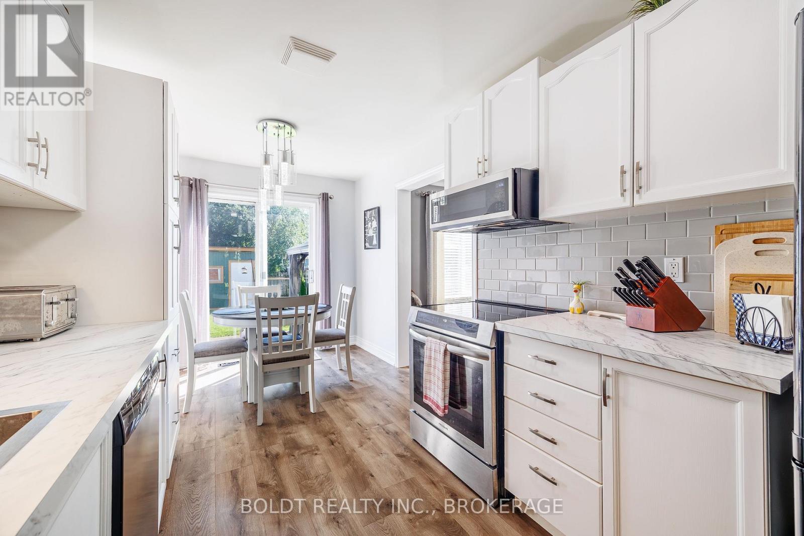 86 Devine Crescent, Thorold, Ontario  L2V 5A4 - Photo 5 - X13644346