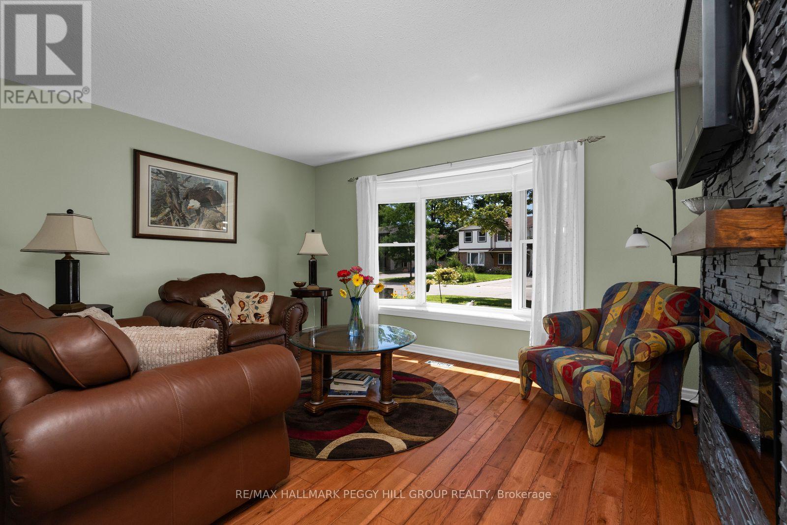 15 Wilde Place, Barrie (Letitia Heights), Ontario  L4N 4W6 - Photo 4 - S13644398