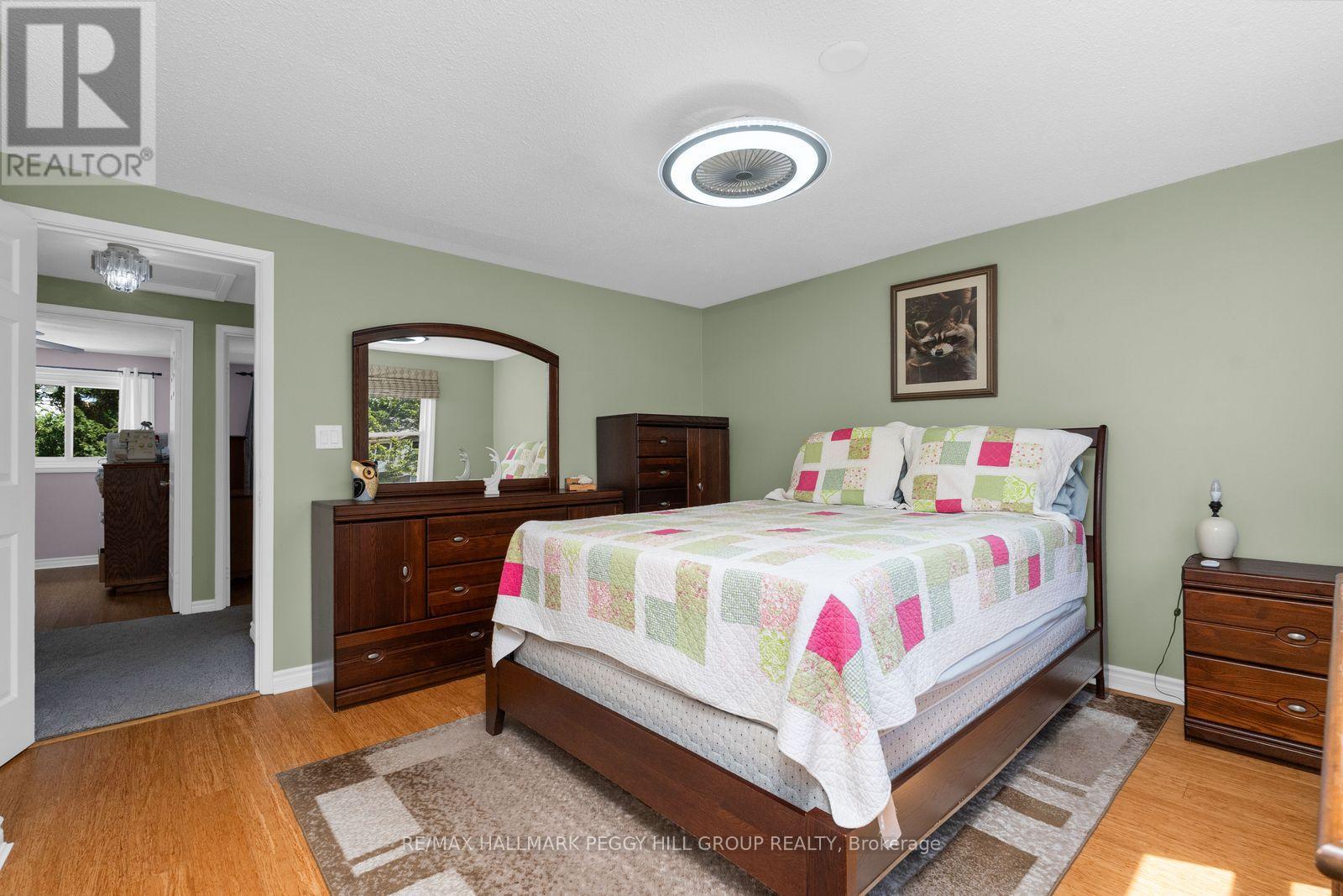 15 Wilde Place, Barrie (Letitia Heights), Ontario  L4N 4W6 - Photo 6 - S13644398